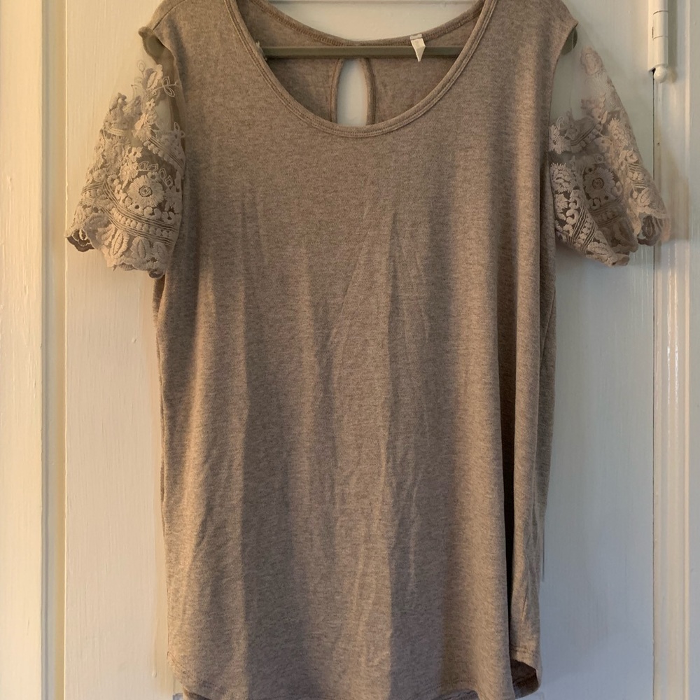 NWOT Pinkblush top with lace sleeve, Size large
